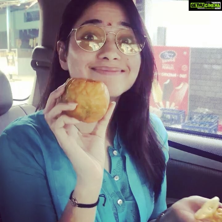 Tamannaah Instagram - Say YES to natural and NO to junk! My nutrition expert @rashichowdhary always recommends me to keep nuts and fruits handy when I’m on the go. When I eat real natural stuff it’s so much easier to resist temptations for all that junk! #eatclean #staylean