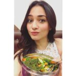 Tamannaah Instagram - Pesto sauce with veggies!! my nutritionist @rashichowdhary always asks me to add some good fats into my veggies so my skin stays fresh and bright! you also absorb all the nutrients more efficiently with more fat. #fitgirlseatfat