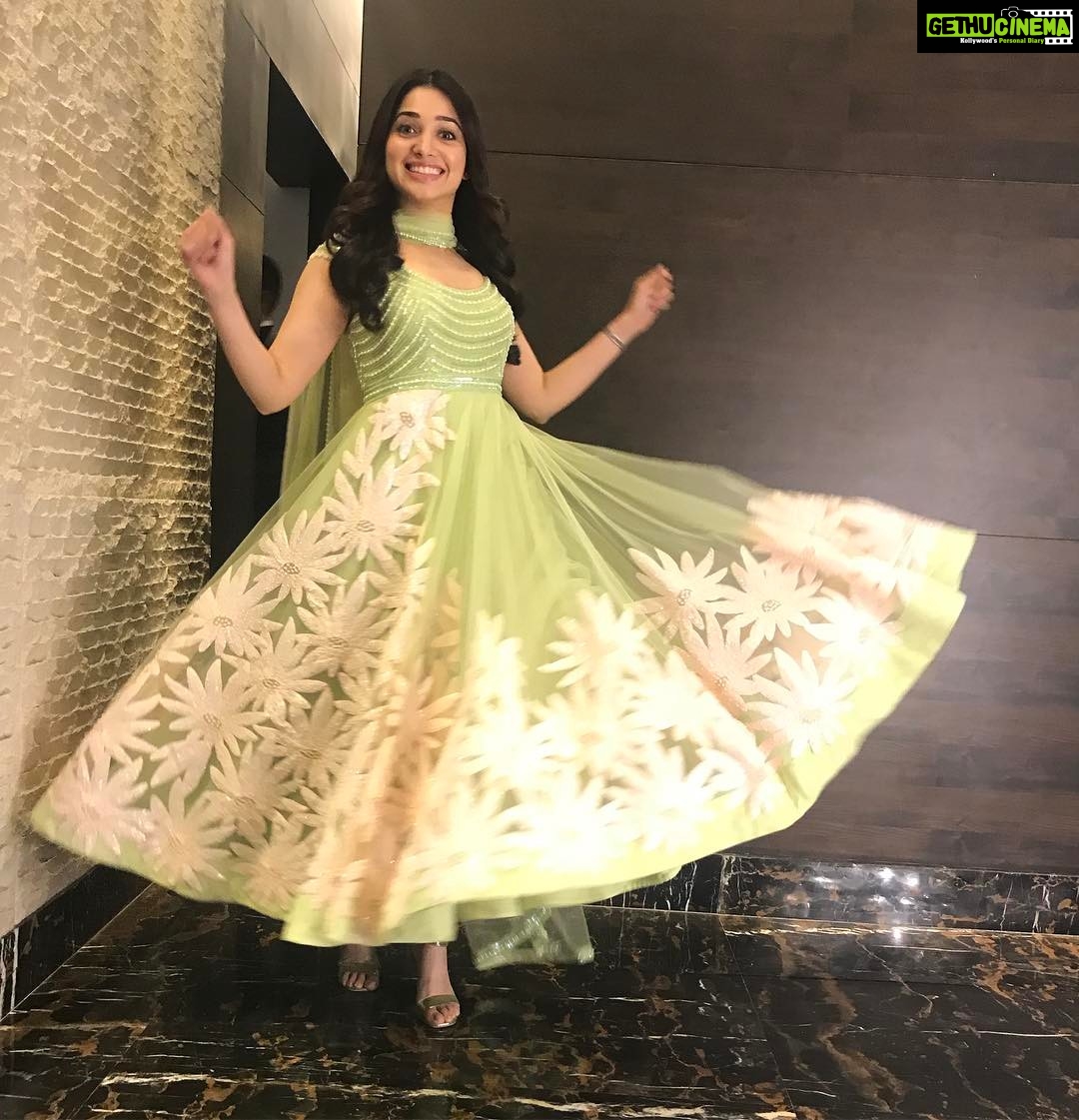Tamannaah Instagram - Happy girls are the prettiest 💃💃💃 Thank you Aunty @neeta_lulla for making me feel all so pretty in this lovely Anarkali ❤️❤️❤️