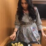 Tamannaah Instagram – Getting my carbs right!! thanks  for this snack @rashichowdhary
Sweet potato roasted with ghee on the go :) keeps my sugar levels stable and keeps me fuller for longer. Its easy to stay healthy when your food is yummy ❤ hope you’re eating clean too! 
#fitgirlseatfat