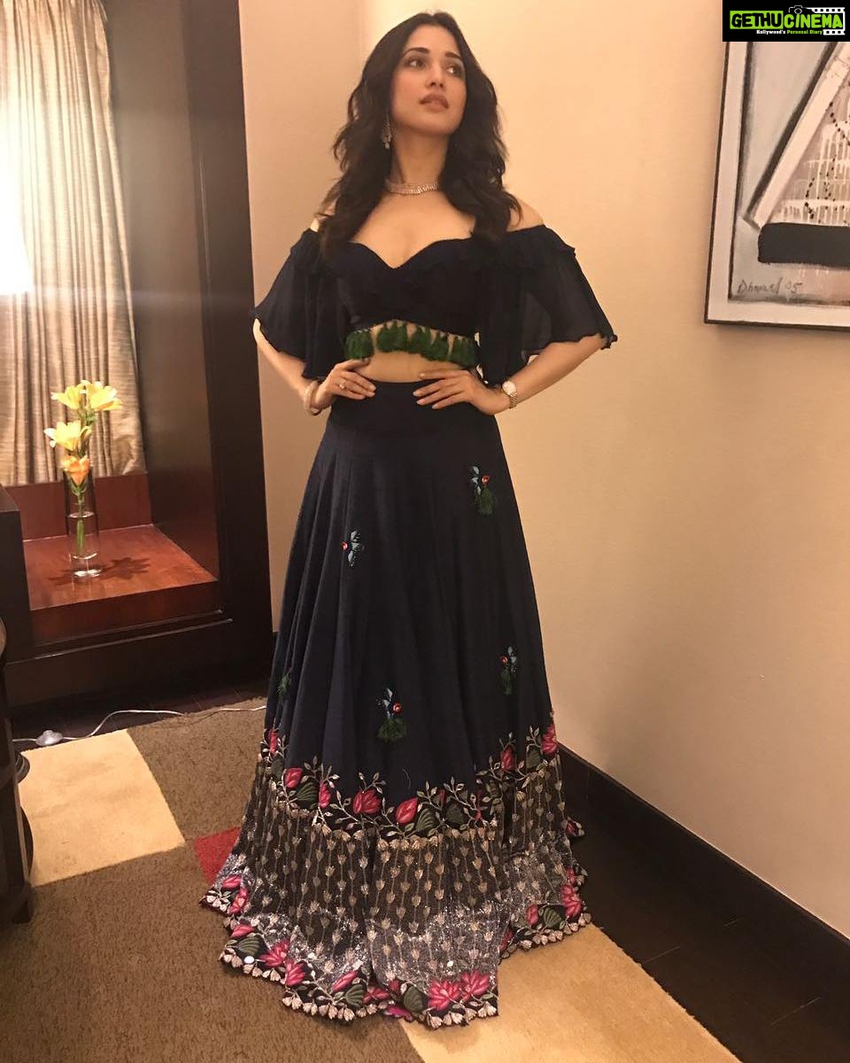 Tamannaah Instagram - My happy colour 😊 Wearing @arpita__mehta Styled by @sanjanabatra Makeup @soniajain2610 Hair @aliyashaik28 Jewellery @malabargoldanddiamonds