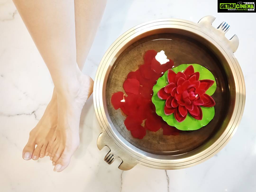 Tamannaah Instagram - This is how I unwind. It is my entry to the #CaptureTheRed contest. You can participate too by clicking on this link - http://bit.ly/2jzp0xY . #OPPOF5PowerfulRed @oppomobileindia