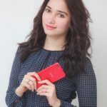 Tamannaah Instagram - Bring the flush of red in your look to make it more ravishing with the new #OPPOF5 6GB in Red Color. Its 6GB Ram helps me to browse smoothly. Join me and #CaptureTheRed to win a brand new OPPOF5. #OPPOF5PowerfulRed @oppomobileindia