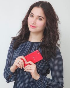 Tamannaah Instagram - Bring the flush of red in your look to make it more ravishing with the new #OPPOF5 6GB in Red Color. Its 6GB Ram helps me to browse smoothly. Join me and #CaptureTheRed to win a brand new OPPOF5. #OPPOF5PowerfulRed @oppomobileindia