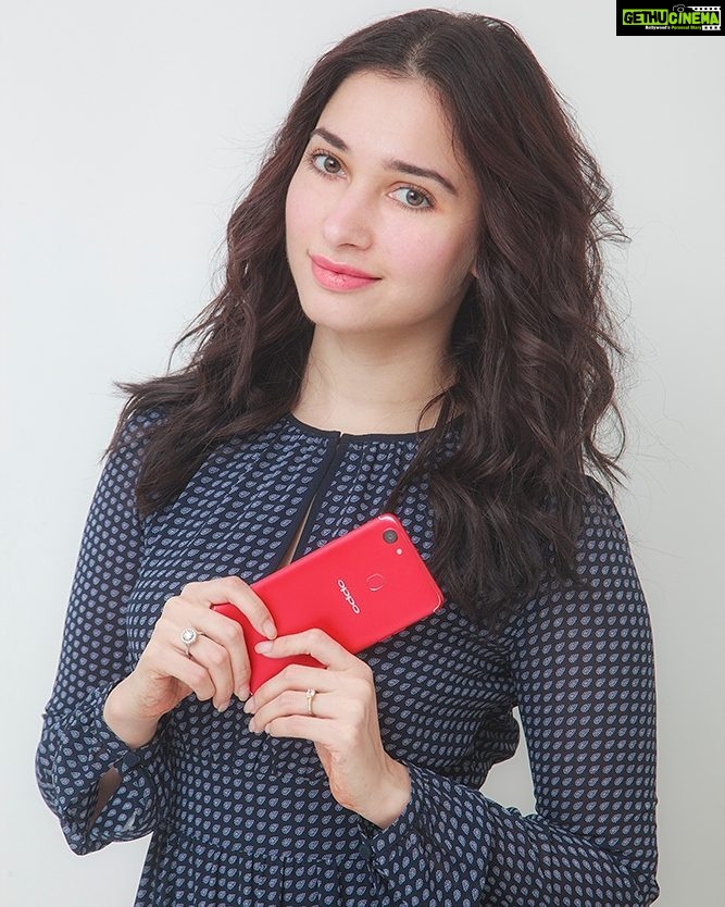 Tamannaah Instagram - Bring the flush of red in your look to make it more ravishing with the new #OPPOF5 6GB in Red Color. Its 6GB Ram helps me to browse smoothly. Join me and #CaptureTheRed to win a brand new OPPOF5. #OPPOF5PowerfulRed @oppomobileindia