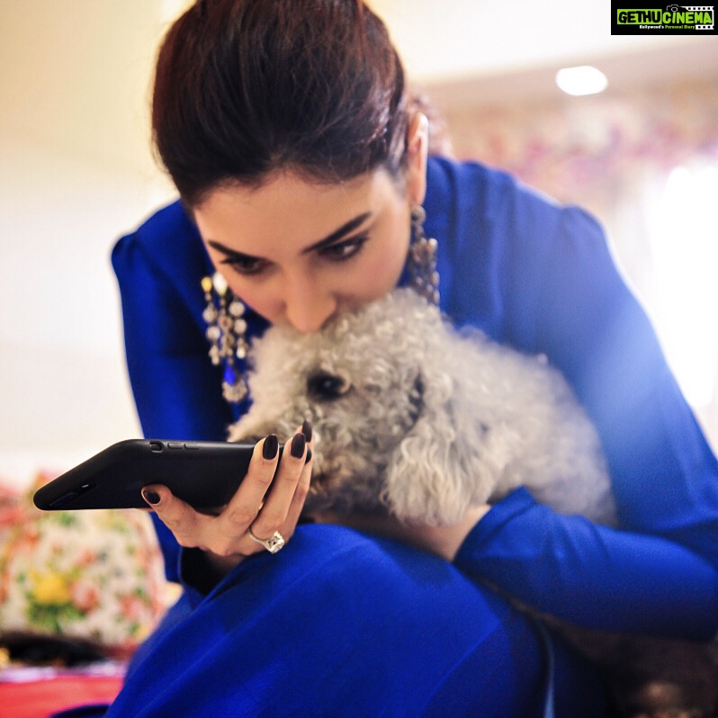 Tamannaah Instagram - There is no dull moment when you have the unconditional love of your pet #pebbles @whiskeywomaniya