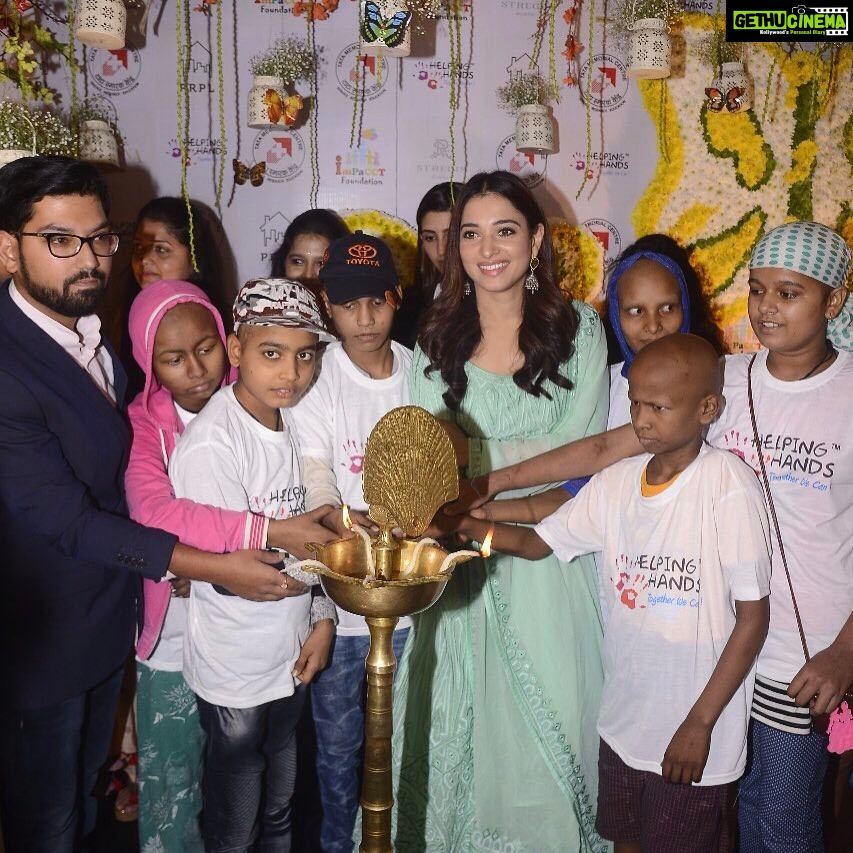 Tamannaah Instagram - Today was a very fulfilling day , meeting these kids who are under going treatment for Cancer were extremely sporting and patient πππ can't thank @helpinghandsfoundationindia enough for inviting me to light the lamp at the fundraiser, raising funds for so many kids n abt 150 families is just something so special . Reminds me that one person can make a difference πππ