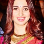 Tamannaah Instagram - Thanks to my lovely team for such a flawless look Hair @aliyashaik28 Makeup @soniajain2610 Jewellery @malabargoldanddiamonds @pritilohia.2008 (fairy God mother) 😂😂😂