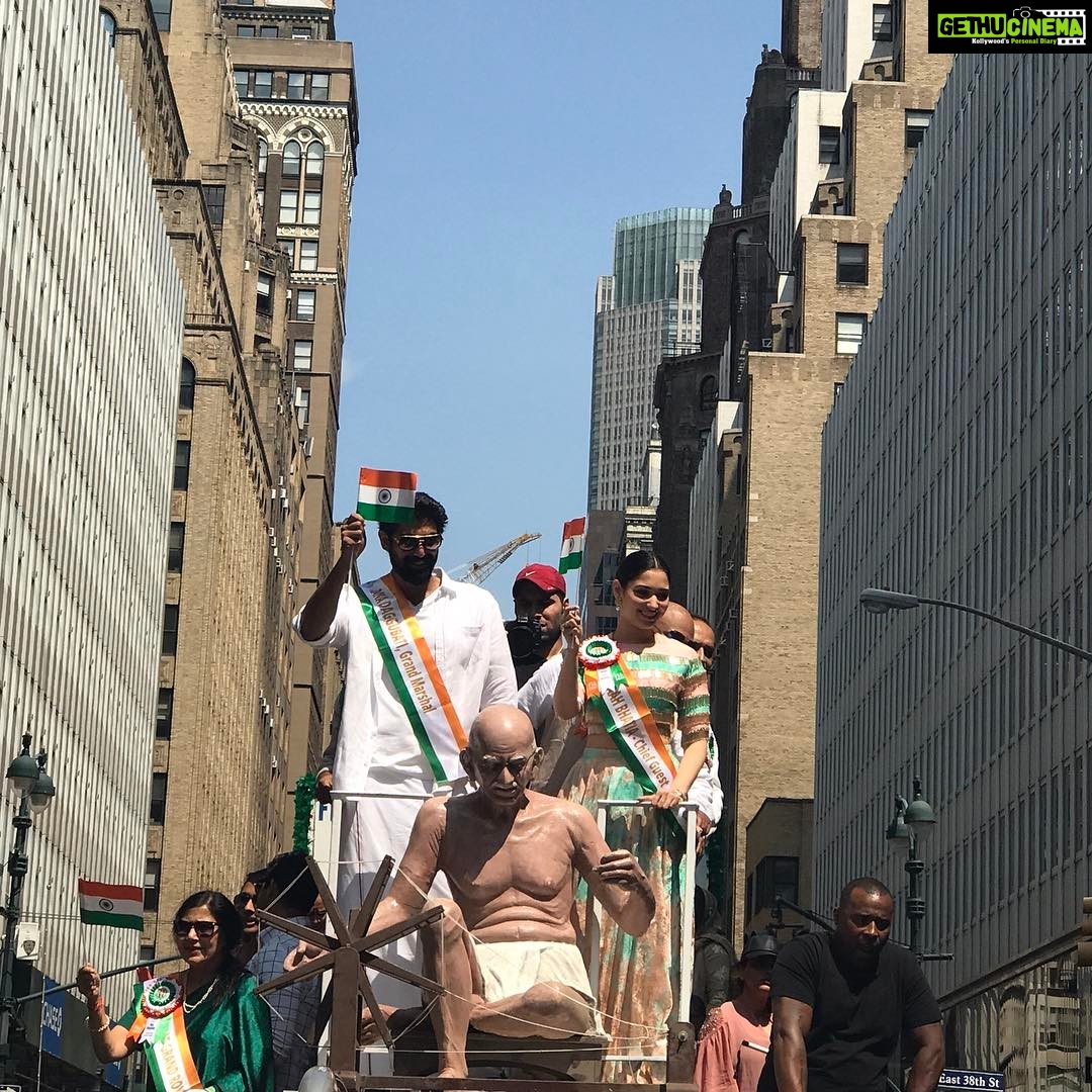 Tamannaah Instagram - Independence Day celebration at the India day parade in Manhattan with @ranadaggubati what an amazing experience 🙏🙏🙏Jai hind