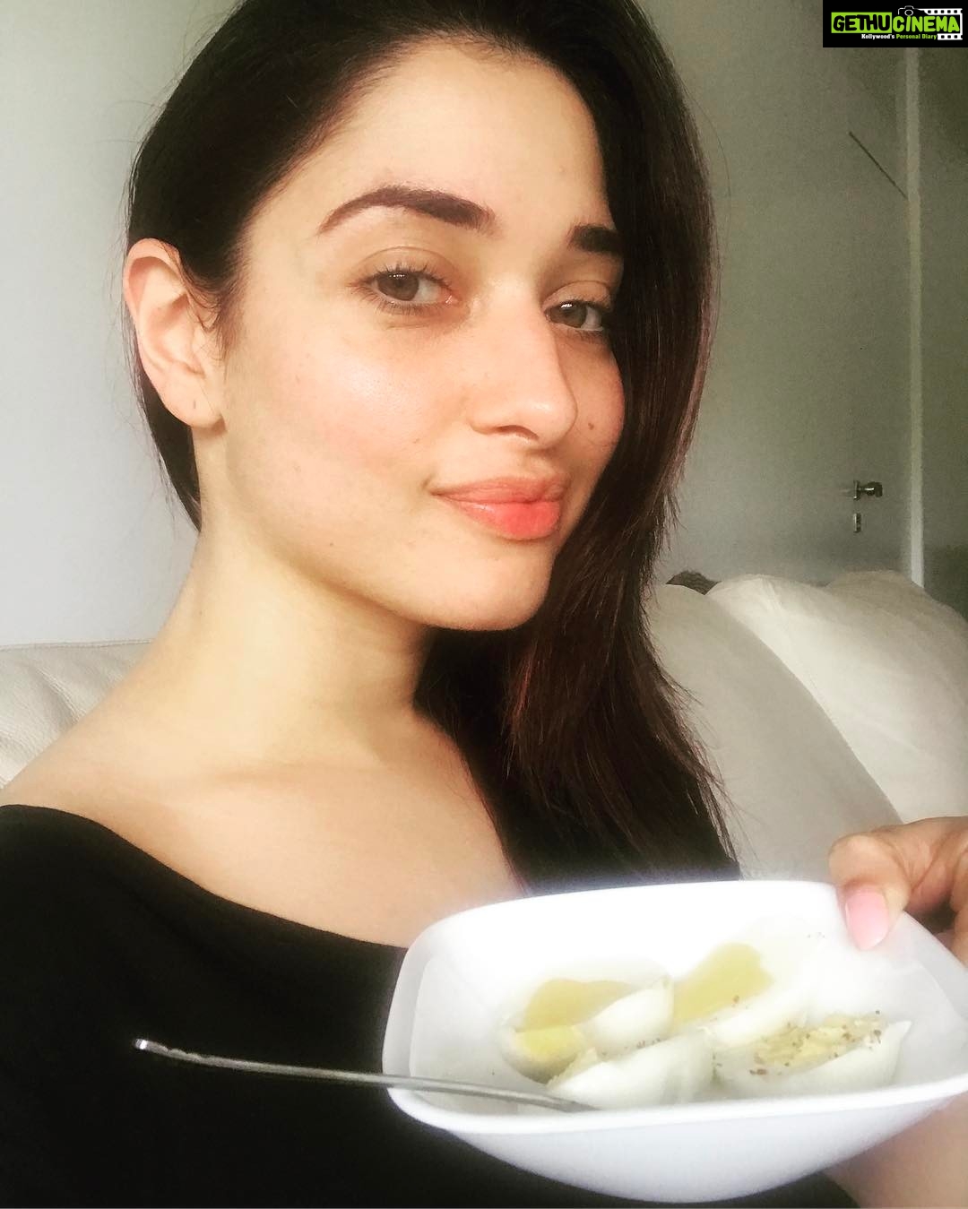 Tamannaah Instagram - Egg yolks are good for you !!! Thank u @rashichowdhary for letting me enjoy eggs jst the way I love them 🙏🙏🙏 #eatfattoburnfat #dietmyths