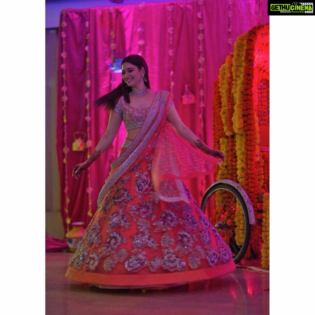 Tamannaah Instagram - Mehendi functions= Fun times+ lots of laughter. Wearing @HouseOfNeetaLulla @Gehnajewellers1