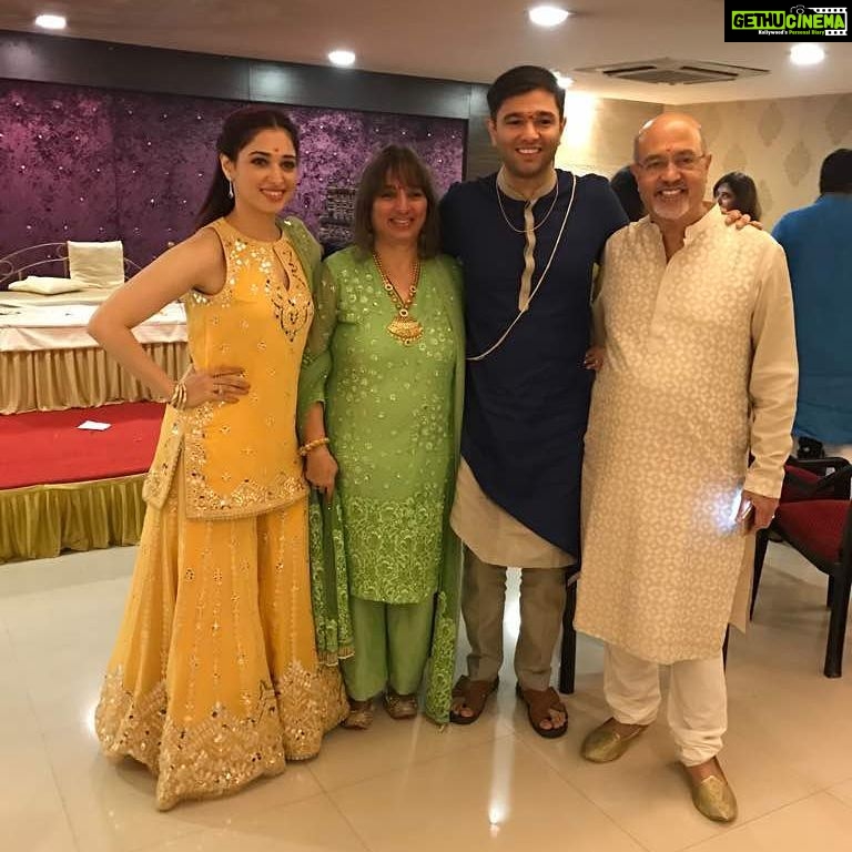 Tamannaah Instagram - Happy times, happy people! #BhaiKiShaadi #Family @anandsbhatia