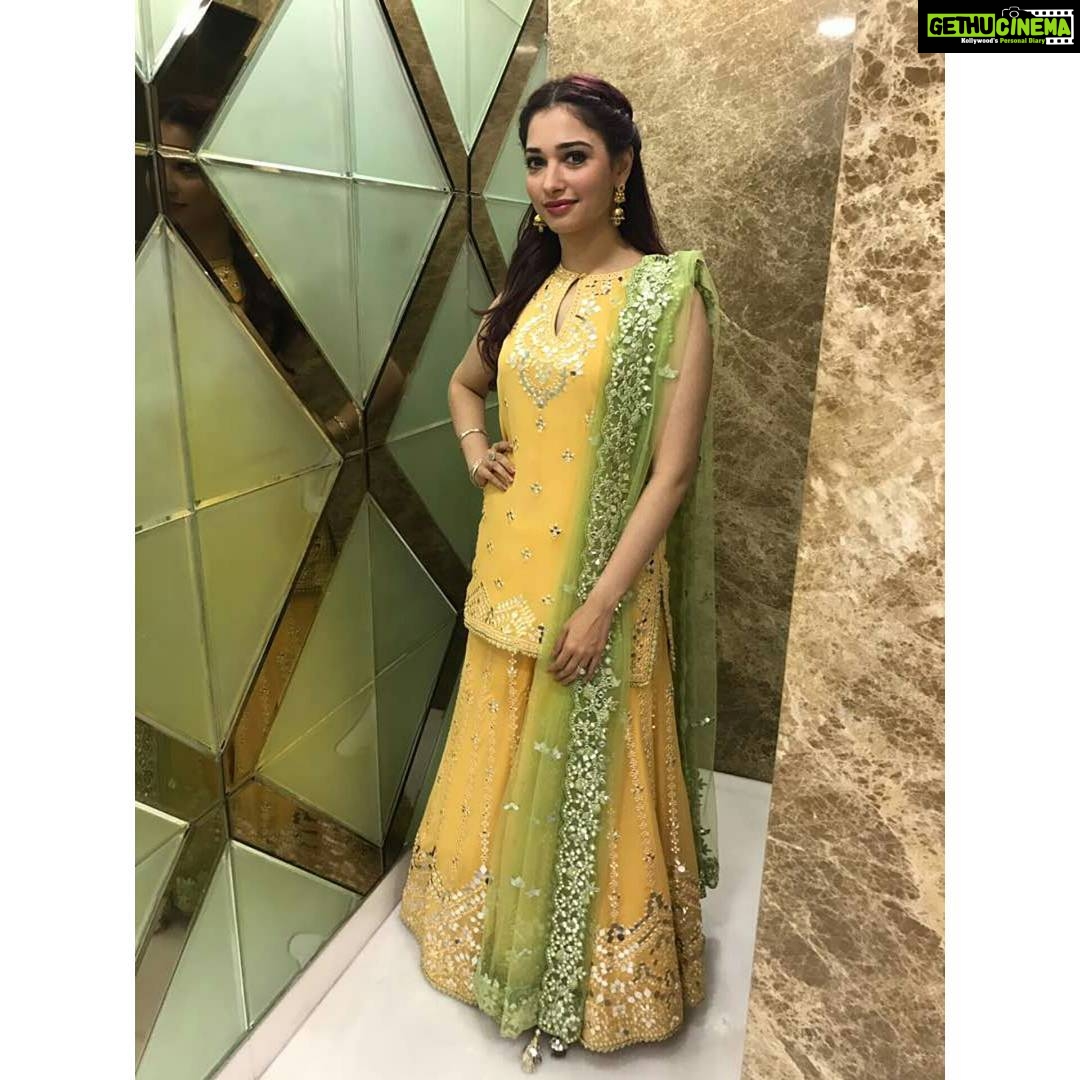 Tamannaah Instagram - Wedding da season hai ππΌππΌ First function of brother's wedding βΊ #FunTimes #BhaiKiShaadi Wearing @tamannapunjabikapoor Hair by @tinamukharjee Makeup @aparnah_mitter Stylist @sanjanabatra