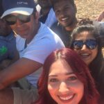Tamannaah Instagram - A bunch of happy people at shoot location 😊😊 #Shootmode #SelfieTime