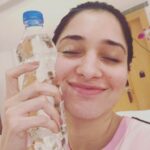 Tamannaah Instagram – You can be on the best diet ever but you won’t lose fat efficiently if you’re dehydrated! Water is your best friend , when it comes to fat loss.Thank u for reminding me always to not forget the most important thing @rashichowdhary #nutritionist #dubai #mumbai#askrashi#fitgirlseatfat
