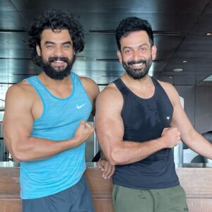 Tovino Thomas Instagram - Happy birthday brother @therealprithvi !!
Wishing you good health , happiness and success ❤️🤗