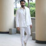 Tovino Thomas Instagram – For the love of white 😉

Look @anushepirani 
Styling @shreejarajgopal

#white #minnalmurali #promotions