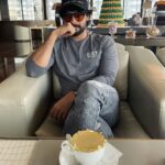 Tovino Thomas Instagram - ☕️ 📸 : @sameer_hamsa #goldcapuccino #armanicafe Armani Hotel Dubai