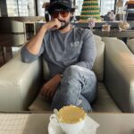 Tovino Thomas Instagram – ☕️

📸 : @sameer_hamsa 

#goldcapuccino #armanicafe Armani Hotel Dubai