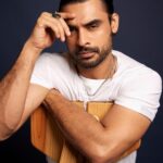 Tovino Thomas Instagram - Being Limited Edition ⚡️ @netflix_in Photographer @tarastaraporvala Stylist @vinitamakhija Hair @hridadeepakmakeupandhair Make up @nidafarooquii #limitededition #seizethem #charm #justbeing #instacool #photoshoot #instalook