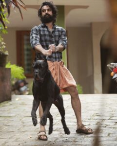 Tovino Thomas Instagram - BLACKIE going out of control !!! #flyingdog #kala #4daystogo 📸 @ameer_mango