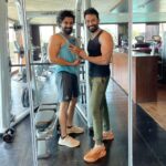 Tovino Thomas Instagram – ഇംഗ്ലീഷിൽ ഒരു ക്യാപ്ഷൻ ആലോചിച്ചതാ , പിന്നീട് വേണ്ടെന്ന് വെച്ചു 🤓 @therealprithvi 💪🏼💪🏼#workout #workoutmotivation