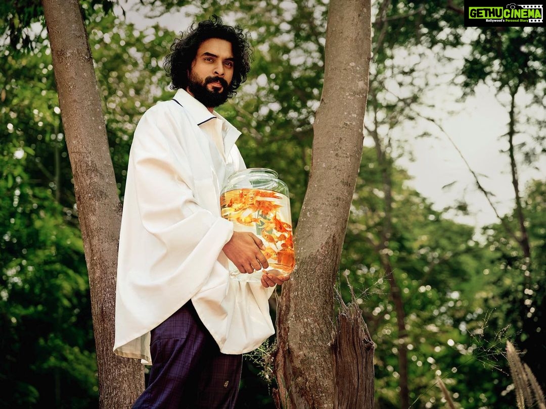 Tovino Thomas Instagram - 🐠 Concept and Direction : @fashionmongerachu Photography : @tijojohnphotography Fashion Designer and Stylist : @jishadshamsudeen Image retouching: @finalvisuals Mobile App : @aminseethy Project Developer : @rockymartintom Project Support :@anishjeeva2010 Project Head :@santhoshgeorgejacob Download - www.manoramaonline.com/calendar #manoramaonline #joyalukkas #fashionmonger #manoramacalendar