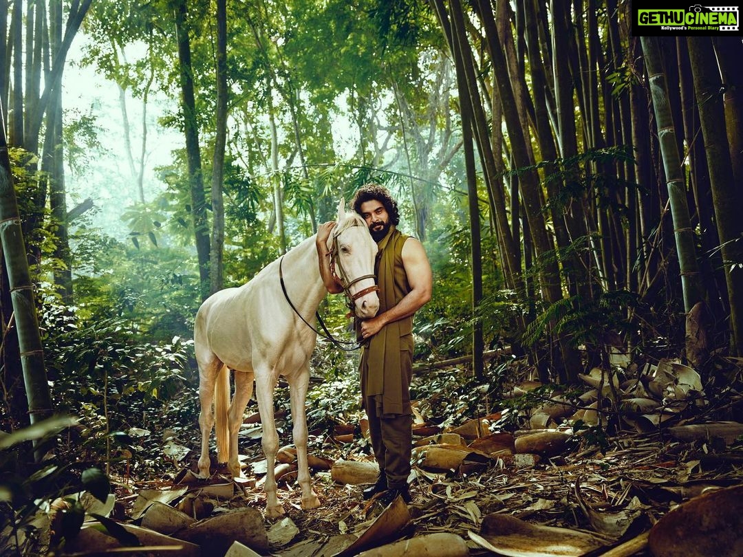 Tovino Thomas Instagram - Concept and Direction: @fashionmongerachu Photography: @tijojohnphotography Fashion Designer: @jishadshamsudeen Fashion Stylist: @soorajskofficial Image Retouching: @jeminighosh Makeup: @rizwan_themakeupboy Mobile App: @aminseethy Project Developer: @rockymartintom Project Support: @anishjeeva2010 Project Head: @santhoshgeorgejacob #manoramaonline #2021 #joyalukkas #fashionmonger #fashionmongerproductions #manoramacalender