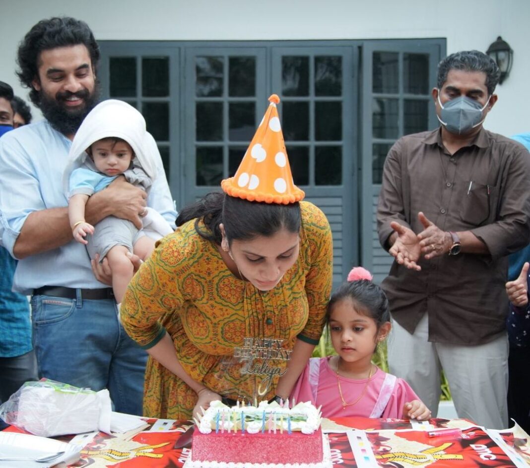Tovino Thomas Instagram - Happy birthday my love ❤️ . clicked by @jeo_jomey