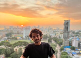 Tovino Thomas Instagram - This dusk is special.It reminded me the sun always sets only to rise and shine again.There is always a stronger tomorrow out there waiting to embrace you. And this dusk , in the city of dreams, the city that never sleeps, has gotten me excited for the tomorrows out there ! Stay Happy ! Stay You ! 🤗 #mumbai #dusk #mumbaisunset #cityofdreams #citythatneversleeps #tomorrow #embrace #truth #stayhappy #stayyou #special #riseandshine 📸 @harikrishnan4u