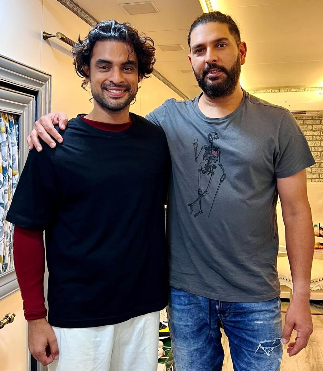 Tovino Thomas Instagram - Have always been an ardent fan of yours @yuvisofficial ! Super glad to have met you and spent some quality time with you. This one will remain as breezy and memorable to me like your six sixes at Durban 😍 #yuvi #yuvrajsingh #sixsixes #superglad #happypicture #indiancricket #memorable #smilingwide #happyclick 📸 @harikrishnan4u