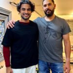 Tovino Thomas Instagram - Have always been an ardent fan of yours @yuvisofficial ! Super glad to have met you and spent some quality time with you. This one will remain as breezy and memorable to me like your six sixes at Durban 😍 #yuvi #yuvrajsingh #sixsixes #superglad #happypicture #indiancricket #memorable #smilingwide #happyclick 📸 @harikrishnan4u