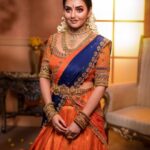 Vidhya Instagram - 🧡💙 Designer @mabia_mb Make up : @vijiknr Jewel : @bronzerbridaljewellery Decor @weddingchakra Shot By: @parvathamsuhasphotography Assist: @vickasraja_vr DOP : @suhasparvatham