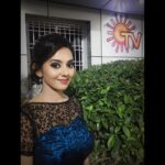 Vidhya Instagram - At SunTV studio 💃🤓 Thank you @sru_sai for the lovely outfit and @siksha_chamling_rai @ziquesalonspa for the makeup and hair❤️🤗