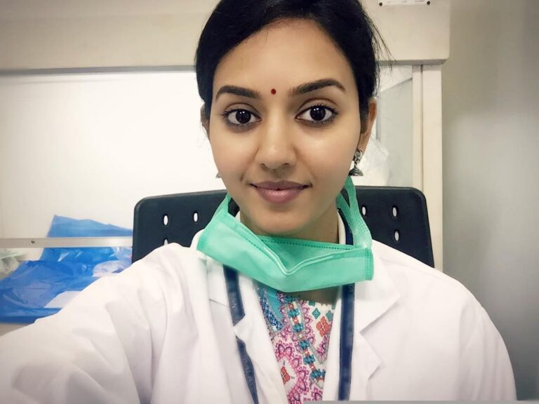 Vidhya Instagram - Went to office today after a week of continuous shoots 🤓🔬📚 #noshootday #athospital