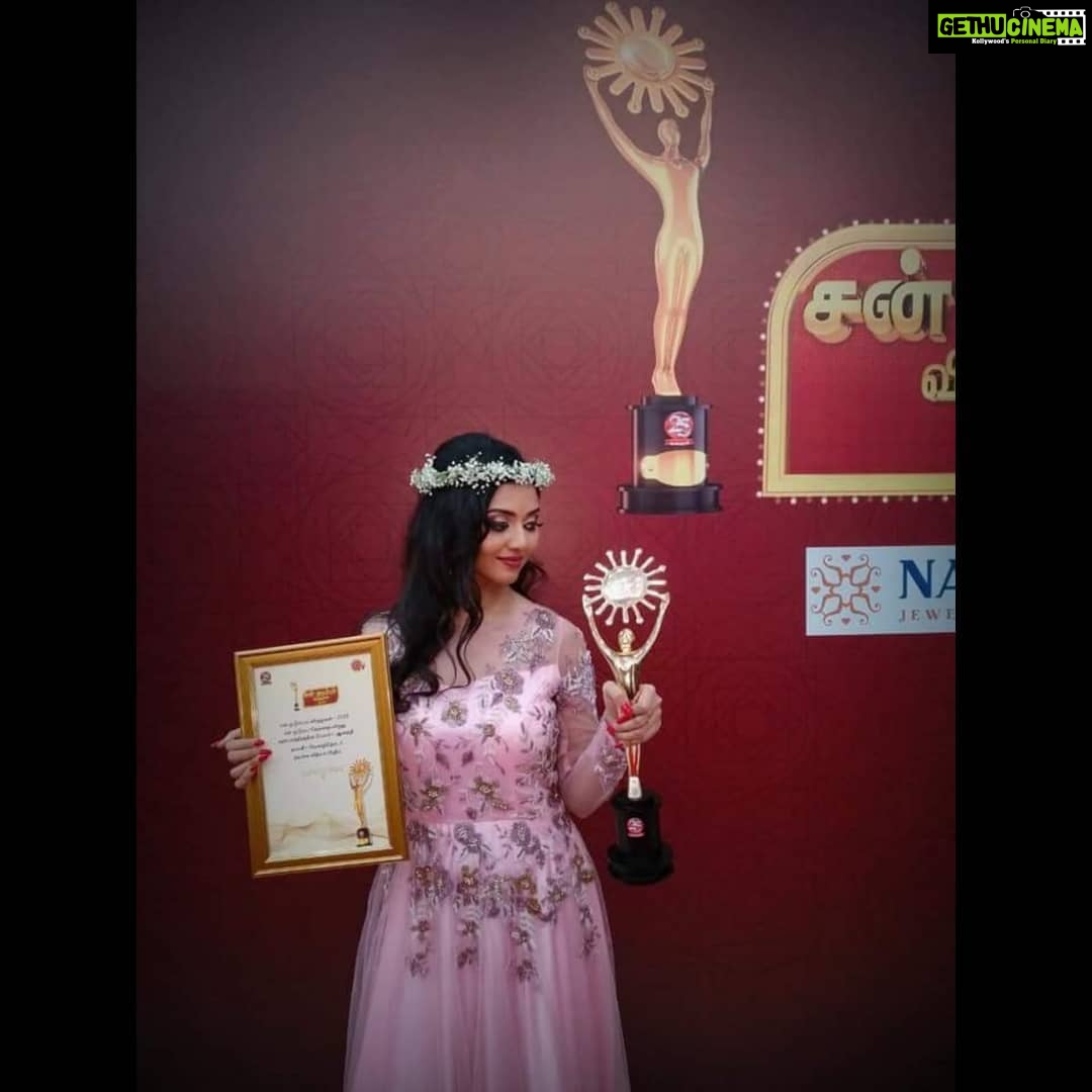 Vidhya Instagram - Big thanks to SunTV, Vikatan productions and especially the viewers for the two wonderful awards. Very glad to be a part of Sun and Vikatan family. Thank you so much viewers for showering your “Naayagi” Anandhi with so much love and also making it the highest rated (TRP) Tv series for so many weeks continuously. Special thanks to director Kumaran Sir and lots of love to our wonderful “Naayagi” team😍❤ Thank you Jaya Shree Naidu for all your support😘❤ #vidyapradeep #newventure #Suntv #vikatantv #Sunawards #Naayagi #actress