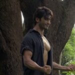 Vidyut Jammwal Instagram – Healing and strengthening of tendons and ligaments.

Full video on my YouTube channel.
Link in bio

#ITrainLikeVidyutJammwal #Kalaripayattu #MartialArts #KalariChikitsa #FitIndiaMovement #CountryBoy #Healing