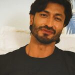 Vidyut Jammwal Instagram - Full video out now... (Link in bio) #XRayedByVidyut #AaronGassor #GingerNinjaTrickster #Kalaripayattu #Taekwondo #CountryBoy #ITrainLikeVidyutJammwal #MartialArts