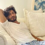 Vidyut Jammwal Instagram – Keep Staring I am Diagnosing you!! 😉