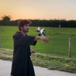 Vidyut Jammwal Instagram – Mind training for speed.
Watch the full video on my YouTube channel. 
Link in bio

#ITrainLikeVidyutJammwal #MartialArts #Kalaripayattu #CountryBoy #TennisBallWorkout