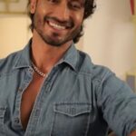 Vidyut Jammwal Instagram – #Repost @vidyuts.maniac (@get_repost)
・・・
A must watch video where @officialmichaeljai sir appreciating the hardwork of @mevidyutjammwal sir in his own words.
Coming from legend like @officialmichaeljai
sir is a big thing, we #jammwalions are thank ful to him for his kindness.
Full video link in bio.
.
#follow @vidyuts.maniac 
.
#VidyutJammwal #vidyutjamwal #michaeljaiwhite #hollywood #bollywood #action #hero #actor #martialartist #martialart #kalaripayattu #vidyutsmaniac