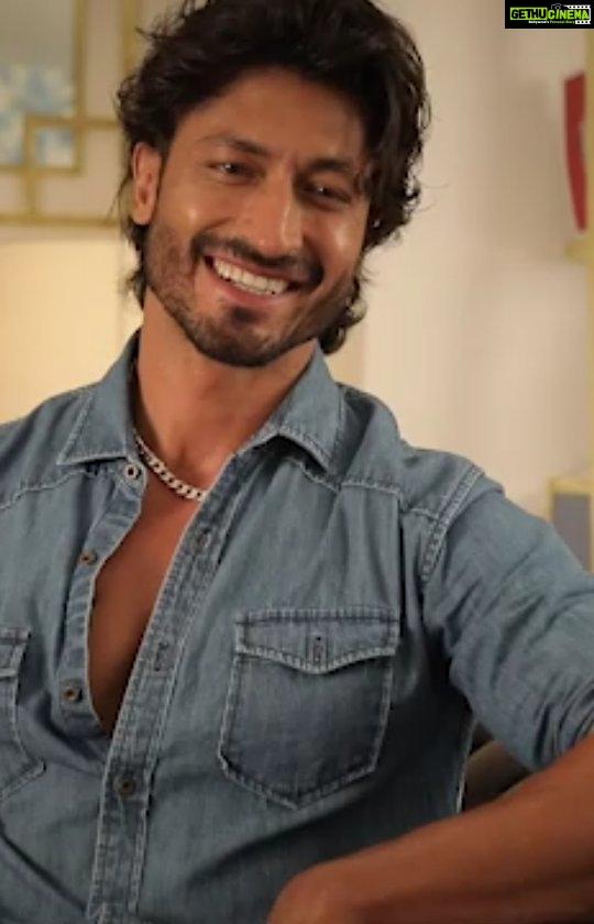 Vidyut Jammwal Instagram - #Repost @vidyuts.maniac (@get_repost) ・・・ A must watch video where @officialmichaeljai sir appreciating the hardwork of @mevidyutjammwal sir in his own words. Coming from legend like @officialmichaeljai sir is a big thing, we #jammwalions are thank ful to him for his kindness. Full video link in bio. . #follow @vidyuts.maniac . #VidyutJammwal #vidyutjamwal #michaeljaiwhite #hollywood #bollywood #action #hero #actor #martialartist #martialart #kalaripayattu #vidyutsmaniac
