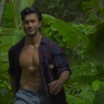 Vidyut Jammwal Instagram - Watch all the episodes streaming exclusively on @disneyplushotstar Link - https://www.hotstar.com/1260040174 #ITrainLikeVidyutJammwal #Kalaripayattu #VidyutsChikitsaTarangam #PranaMovement