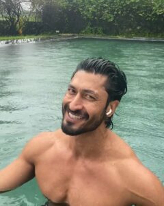 Vidyut Jammwal Instagram - Hi @hrithikroshan
Thank you for the sweet message and watching #KhudaHaafiz ,I am glad you enjoyed it..
I will see you tomorrow at 4pm on Insta - live.
