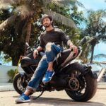 Vidyut Jammwal Instagram – Dream chasers wear sneakers.

@skechersindia loving my cool and comfortable sneaker.

#SkecherStreet