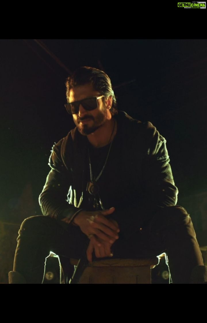 Vidyut Jammwal Instagram - #VipulAmrutlalShah @aditya_datt @sarkarshibasish #SunShinePictures #MotionPictureCapital @reliance.entertainment @adah_ki_adah @angira @gulshandevaiah78 @vikrammontroseofficial @the_farhadofficial @zeemusiccompany @pvrpictures