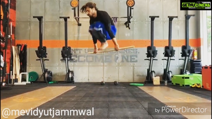 Vidyut Jammwal Instagram - # Kalaripayattu Skipping -Only 2% of the fittest can skip like this...AB Yehh KAR KE DEKHO!! #kalaripayattu #indianmartialarts #bodybuilding #bodybuilder #shredded #AbYehKarkeDekho