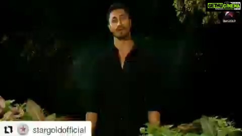 Vidyut Jammwal Instagram - THE RIGHT HAND SHOULD TELL THE LEFT WHAT TO DO and reverse... Neuromuscular coordination ..#Repost @stargoldofficial (@get_repost) ・・・ Yoga aasans proving to be not so aasaan? Don't worry, watch @mevidyutjammwal share his tips on how to be a perfect Yogi.