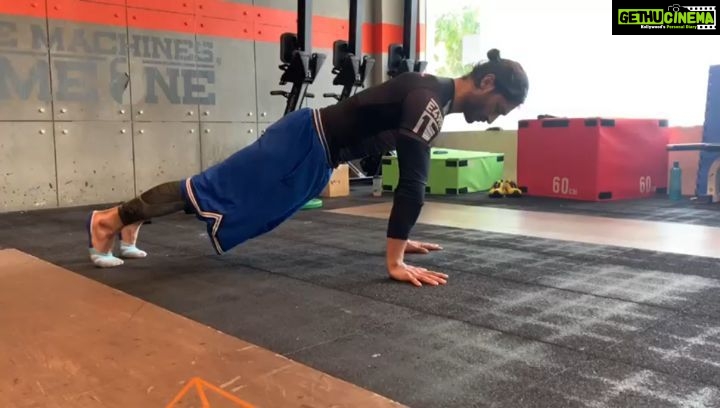 Vidyut Jammwal Instagram - KALARIPAYATTU says: Don’t limit yourself to only what has been taught and told.TRY!! Only 2% of the fittest people can do this... #kalaripayattu #bodybuilding #shredded #ITrainLikeVidyutJammwal #AbYehKarkeDekho