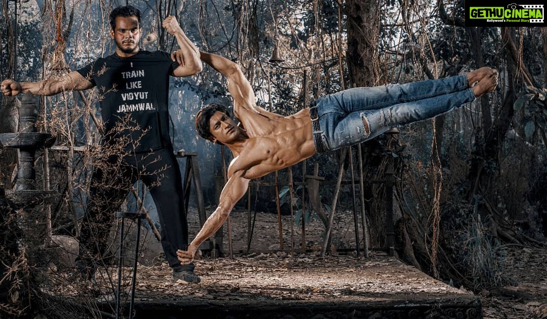 Vidyut Jammwal Instagram - #Kalaripayattu says : To find comfort in a new position, the trick is to keep breathing... @thepahadidhami #mondaymotivation